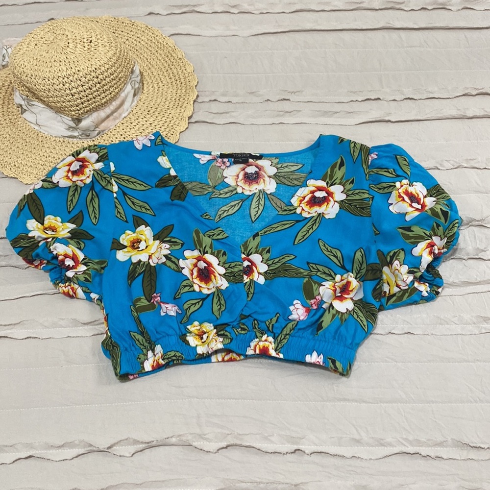579 Cute hawaiian print top